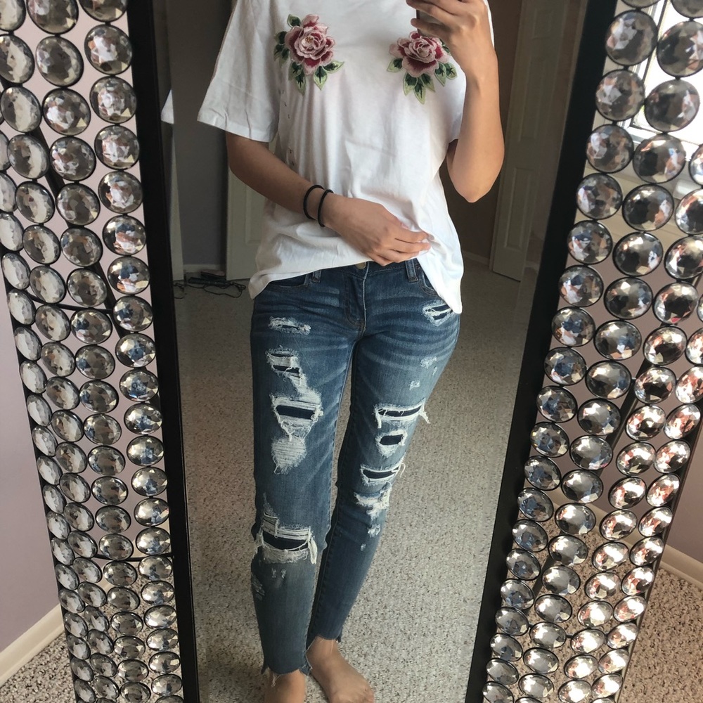 American Eagle destroyed ripped jeans! Medium wash